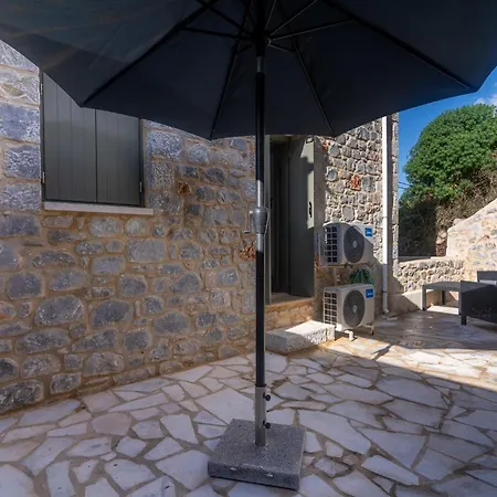Vina'S Stone House-3